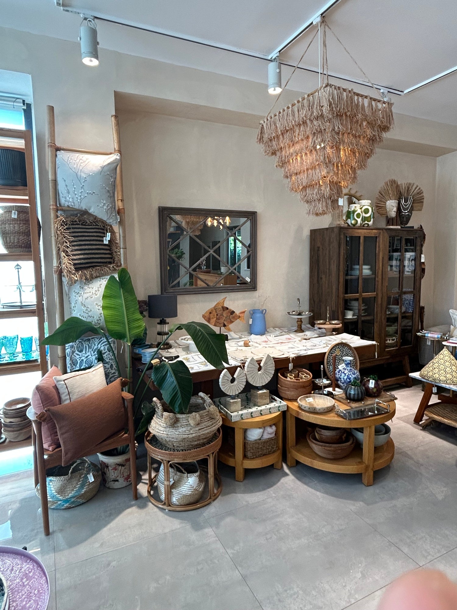 Mixa Interiors sofra ve servis koleksiyonu